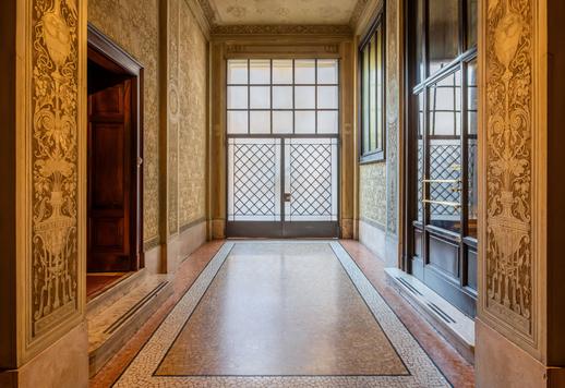 En usedvanlig prestisjefylt eiendom med balkonger i hjertet av et monumentalt område Image 7