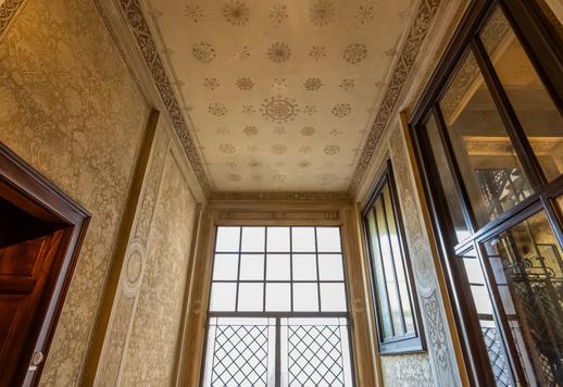 En usedvanlig prestisjefylt eiendom med balkonger i hjertet av et monumentalt område Image 8