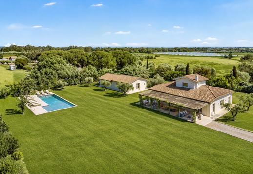 Meravigliosa tenuta di 400 mq totali su due livelli principali e dependance, con 7 camere e 5 bagni nel cuore della Maremma Image 2