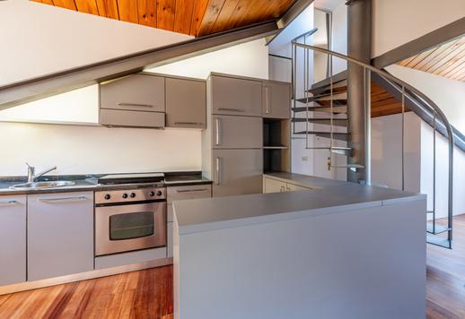 Du miegamieji, du vonios kambariai, darbo kambarys su balkonu ir stogo terasa su 360 laipsnių vaizdais privačiame istoriniame XX a. pradžios pastate Milane Image 8