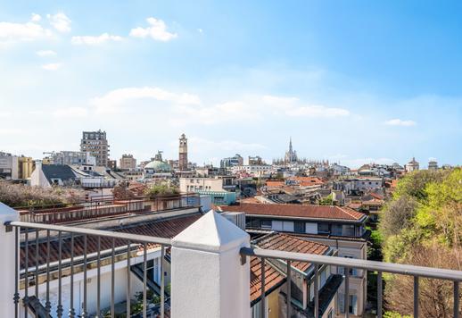 Du miegamieji, du vonios kambariai, darbo kambarys su balkonu ir stogo terasa su 360 laipsnių vaizdais privačiame istoriniame XX a. pradžios pastate Milane Image 2