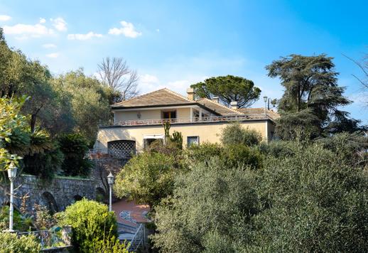 Mansão panorâmica de três andares com 1500 m², sete quartos, nove banheiros, anexo, elevador interno e um hectare de parque privativo, amplo estacionamento e possibilidade de construção de piscina. Image 5
