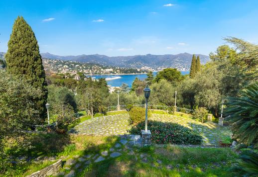 Mansão panorâmica de três andares com 1500 m², sete quartos, nove banheiros, anexo, elevador interno e um hectare de parque privativo, amplo estacionamento e possibilidade de construção de piscina. Image 3