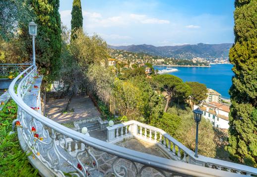 Mansão panorâmica de três andares com 1500 m², sete quartos, nove banheiros, anexo, elevador interno e um hectare de parque privativo, amplo estacionamento e possibilidade de construção de piscina. Image 2