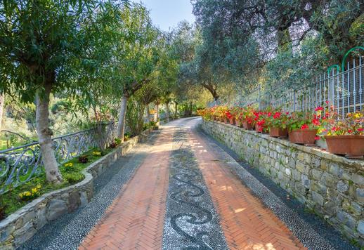 Mansão panorâmica de três andares com 1500 m², sete quartos, nove banheiros, anexo, elevador interno e um hectare de parque privativo, amplo estacionamento e possibilidade de construção de piscina. Image 9