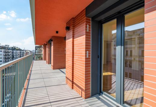 عقار يجسد الفخامة المعاصرة بأناقة ووظائف عملية، معروض للبيع في شارع لويجي كانونيكا Image 6