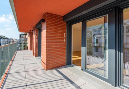 عقار يجسد الفخامة المعاصرة بأناقة ووظائف عملية، معروض للبيع في شارع لويجي كانونيكا Image 7