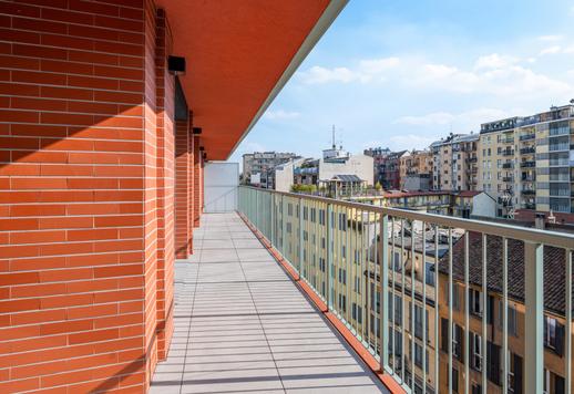 عقار يجسد الفخامة المعاصرة بأناقة ووظائف عملية، معروض للبيع في شارع لويجي كانونيكا Image 8