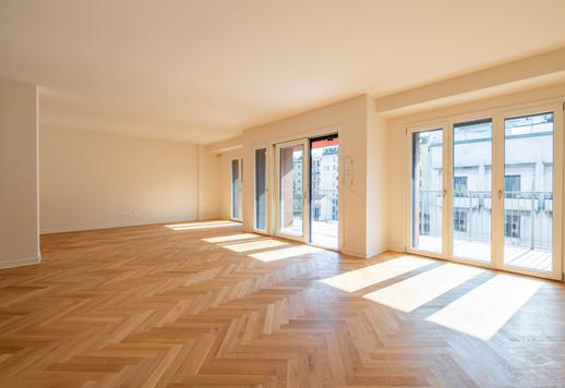 عقار يجسد الفخامة المعاصرة بأناقة ووظائف عملية، معروض للبيع في شارع لويجي كانونيكا Image 2