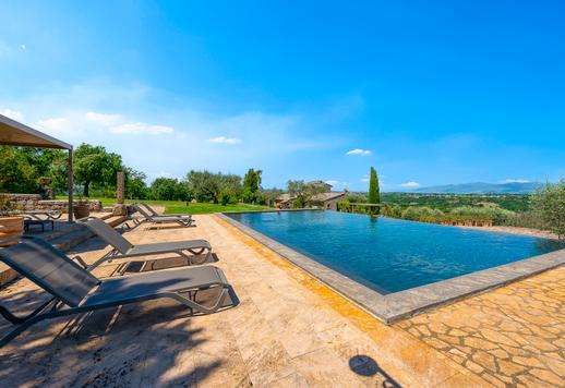 450-sqm complex, comprising a 300-sqm villa and a 150-sqm outbuilding in a dominant position overlooking the Tiber Valley Image 9
