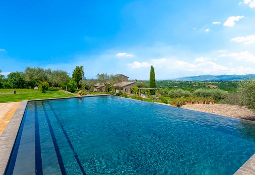 450-sqm complex, comprising a 300-sqm villa and a 150-sqm outbuilding in a dominant position overlooking the Tiber Valley Image 7