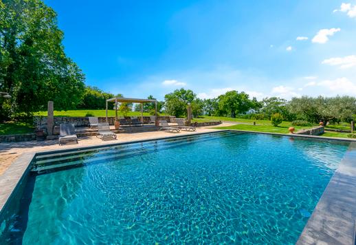450-sqm complex, comprising a 300-sqm villa and a 150-sqm outbuilding in a dominant position overlooking the Tiber Valley Image 8