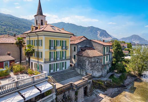 Splendida dimora d'epoca ristrutturata sull'Isola dei Pescatori, articolata su quattro livelli serviti da ascensore, con sette camere e terrazza fronte lago Image 6