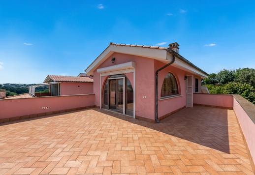 Propriedade de 746 m² distribuídos em três níveis, com 35.000 m² de terreno na Via Flaminia. Image 9