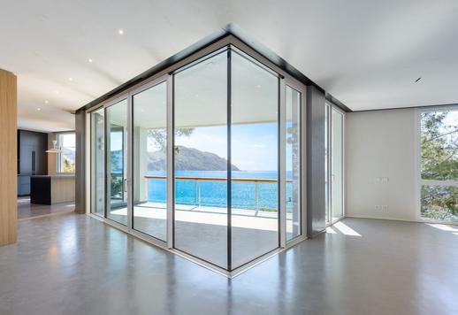 Ексклюзивний відремонтований маєток з панорамною терасою та басейном з видом на море Image 9