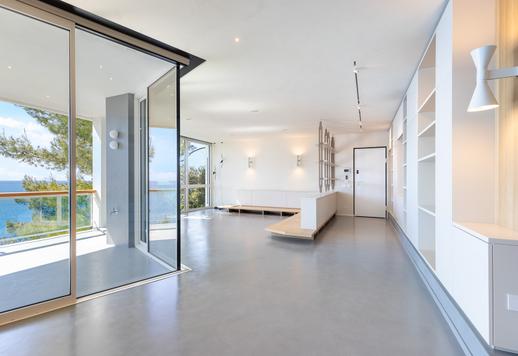 Ексклюзивний відремонтований маєток з панорамною терасою та басейном з видом на море Image 8