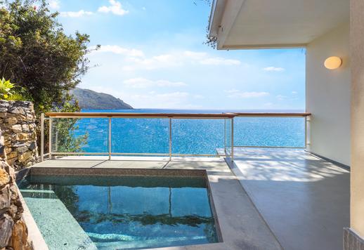 Ексклюзивний відремонтований маєток з панорамною терасою та басейном з видом на море Image 5