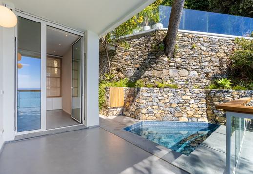 Ексклюзивний відремонтований маєток з панорамною терасою та басейном з видом на море Image 7