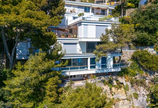 Ексклюзивний відремонтований маєток з панорамною терасою та басейном з видом на море Image 2