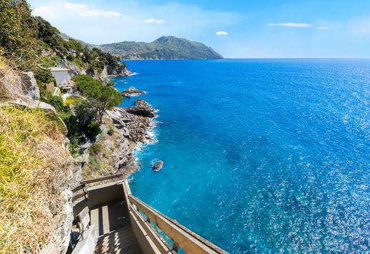 Ексклюзивний відремонтований маєток з панорамною терасою та басейном з видом на море Image 3