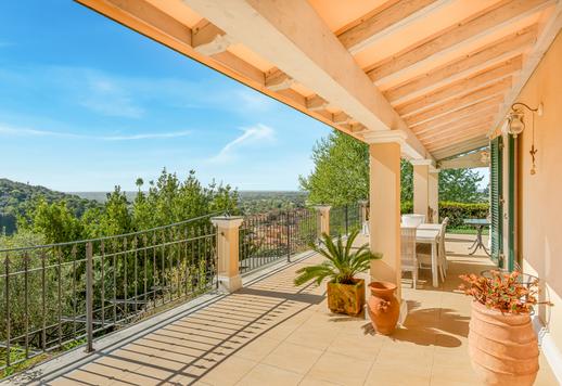 Residência com acesso direto a pé ao centro histórico da "Pequena Atenas", situada num dos locais mais raros no topo de uma colina na Versilia e com vistas deslumbrantes e ininterruptas para o mar e para a costa. Image 1