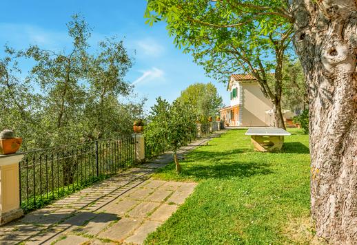 Residência com acesso direto a pé ao centro histórico da "Pequena Atenas", situada num dos locais mais raros no topo de uma colina na Versilia e com vistas deslumbrantes e ininterruptas para o mar e para a costa. Image 6