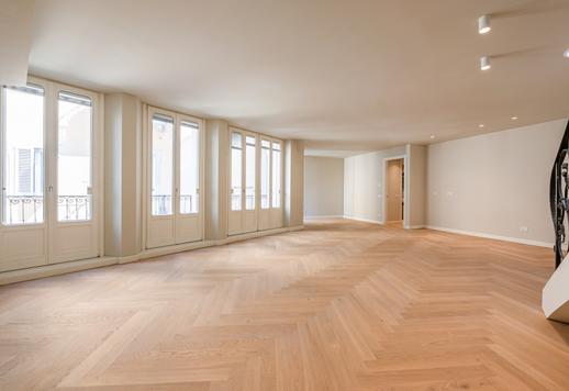 Prestigieuse propriété indépendante de 400 m² sur quatre niveaux, composée de deux logements avec entrées séparées et dotée d'une terrasse habitable de 80 m² Image 1