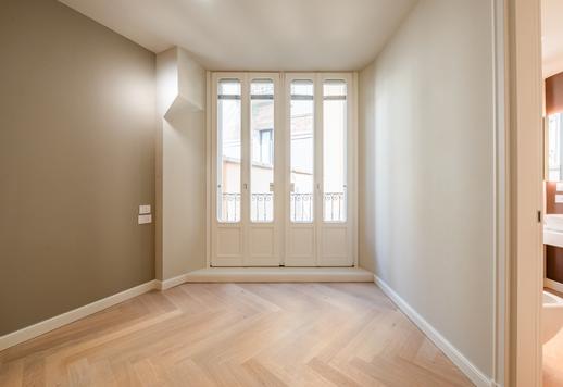 Prestigieuse propriété indépendante de 400 m² sur quatre niveaux, composée de deux logements avec entrées séparées et dotée d'une terrasse habitable de 80 m² Image 7