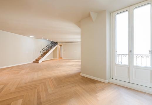 Prestigieuse propriété indépendante de 400 m² sur quatre niveaux, composée de deux logements avec entrées séparées et dotée d'une terrasse habitable de 80 m² Image 4
