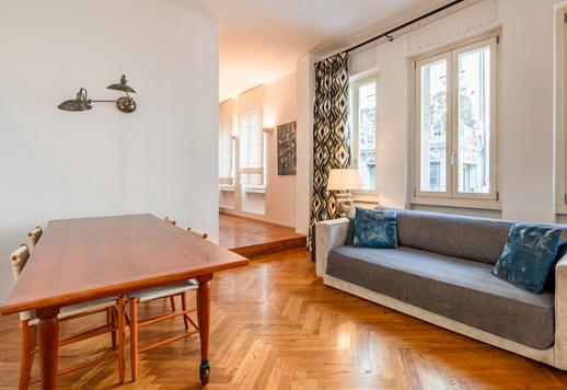 Suite di 85 mq con soggiorno e cucina a vista, camera matrimoniale, finiture di pregio, pavimenti in legno, ascensore e cantina Image 3