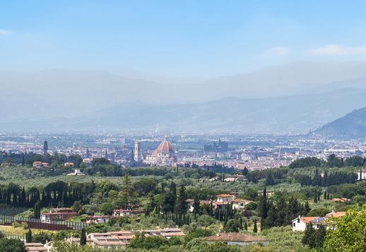 Proprietà di 400 mq distribuiti su quattro livelli che ospita sette camere da letto, sette bagni, e dotata di doppio accesso indipendente Image 5