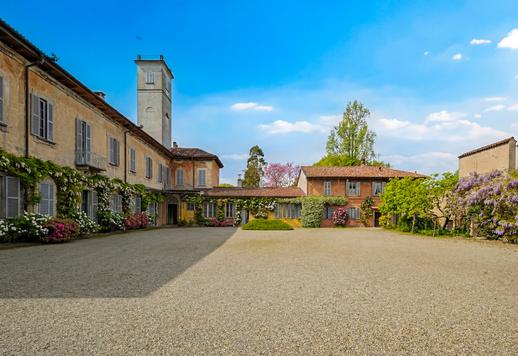 佔地2300平方公尺的莊園由三棟三層建築組成，擁有裝飾精美的格狀天花板、圖書館、壁畫房間以及約3公頃維護良好的私人公園。 Image 5