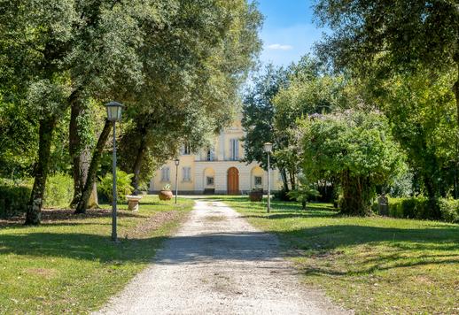 Villa Neoclassica Con Parco E Vista Terminillo A Rieti Lionard