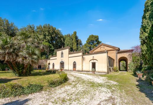 Villa Neoclassica Con Parco E Vista Terminillo A Rieti Lionard