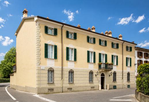 Prestigioso palazzo d'epoca restaurato con affreschi originali, giardino d'inverno, cantina storica, impianto fotovoltaico e 10 posti auto Image 6