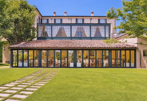 Prestigioso palazzo d'epoca restaurato con affreschi originali, giardino d'inverno, cantina storica, impianto fotovoltaico e 10 posti auto Image 4