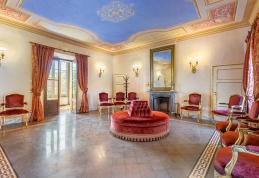 Prestigioso palazzo d'epoca restaurato con affreschi originali, giardino d'inverno, cantina storica, impianto fotovoltaico e 10 posti auto Image 9