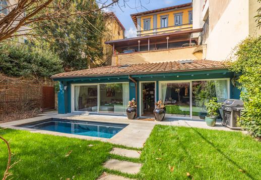 Elegante residencia de diseño en el corazón de Florencia con piscina privada Image 1