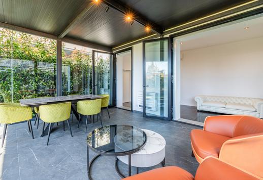 Elegantiškas 75 kv. m ploto butas, visiškai renovuotas, su atvira virtuve, didele veranda ir panoramine 40 kv. m ploto terasa Image 8