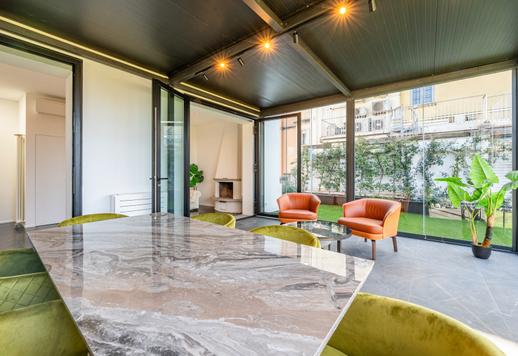 Elegantiškas 75 kv. m ploto butas, visiškai renovuotas, su atvira virtuve, didele veranda ir panoramine 40 kv. m ploto terasa Image 7