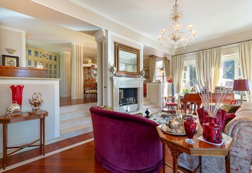 Élégante résidence de 427 m² sur trois niveaux, avec une véranda vitrée habitable toute l'année, un sous-sol aménagé et un jardin privé d'environ 400 m², à quelques pas du cœur de la vie milanaise Image 9