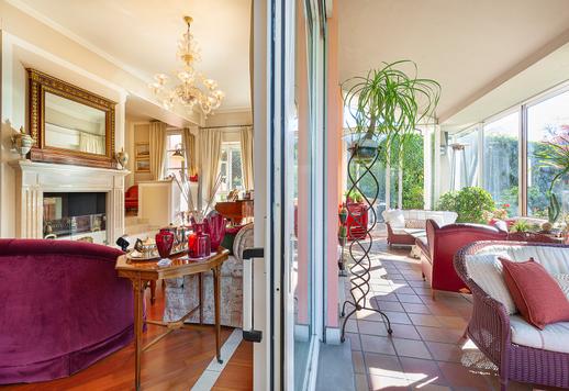 Élégante résidence de 427 m² sur trois niveaux, avec une véranda vitrée habitable toute l'année, un sous-sol aménagé et un jardin privé d'environ 400 m², à quelques pas du cœur de la vie milanaise Image 6