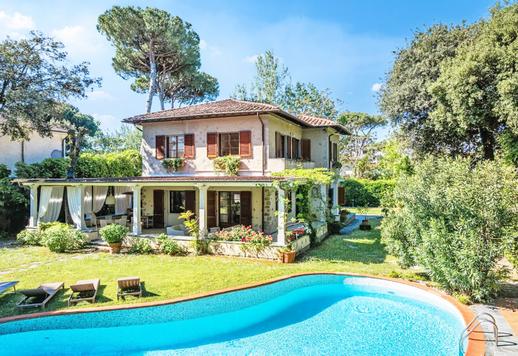 300-sqm estate with five bedrooms, six bathrooms, a private swimming pool and a 1,600-sqm garden, situated in one of Versilia’s most prestigious areas and on a street with some of the highest property values in Italy Image 2