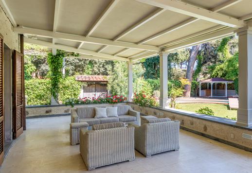 300-sqm estate with five bedrooms, six bathrooms, a private swimming pool and a 1,600-sqm garden, situated in one of Versilia’s most prestigious areas and on a street with some of the highest property values in Italy Image 7