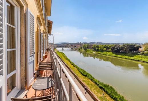 Residenza di 330 mq al terzo piano di un palazzo storico con ascensore, quattro camere, quattro bagni, doppio salone con balcone perimetrale Image 6