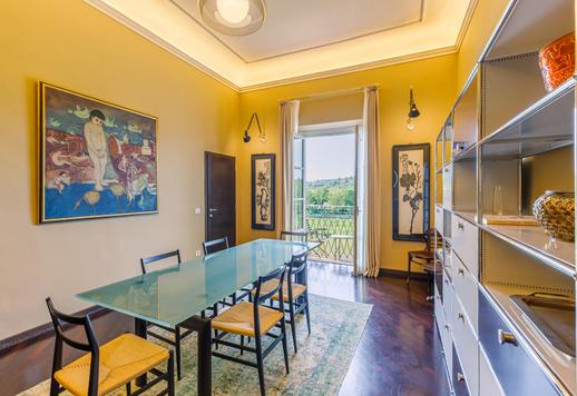 Residenza di 330 mq al terzo piano di un palazzo storico con ascensore, quattro camere, quattro bagni, doppio salone con balcone perimetrale Image 9