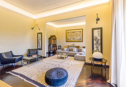 Residenza di 330 mq al terzo piano di un palazzo storico con ascensore, quattro camere, quattro bagni, doppio salone con balcone perimetrale Image 8