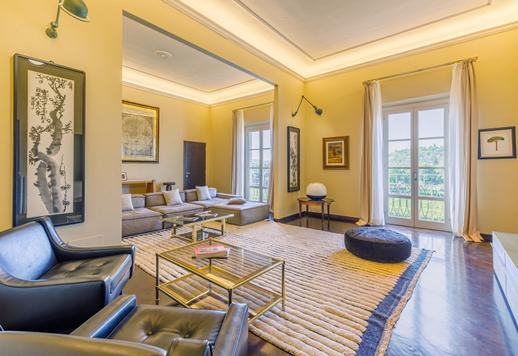 Residenza di 330 mq al terzo piano di un palazzo storico con ascensore, quattro camere, quattro bagni, doppio salone con balcone perimetrale Image 1