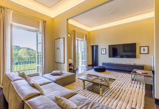 Residenza di 330 mq al terzo piano di un palazzo storico con ascensore, quattro camere, quattro bagni, doppio salone con balcone perimetrale Image 3