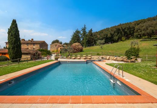 Trois bâtiments ruraux rénovés dans le style toscan traditionnel, d'une superficie totale d'environ 700 m², comprenant huit appartements indépendants et 19 hectares de terrain entre San Gimignano, Volterra et Certaldo Image 7